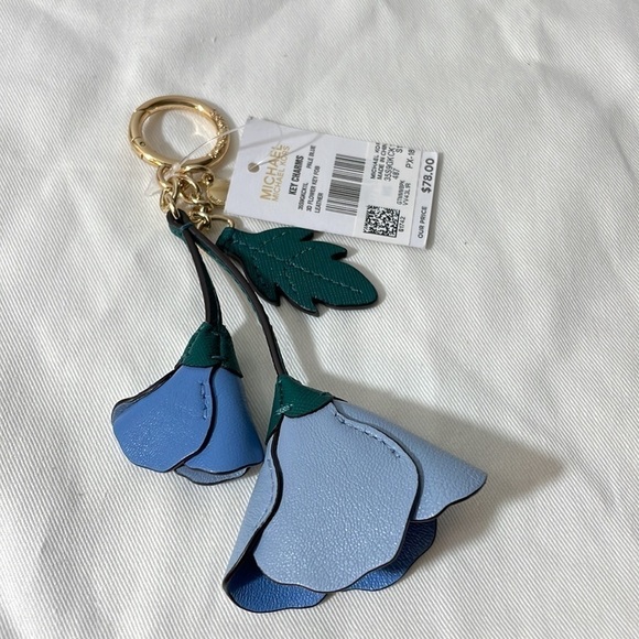 Michael Kors 💙 3D flower key fob leather charm - Picture 9 of 9